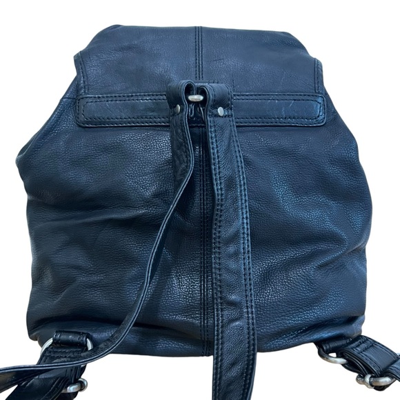 Kenneth Cole Black Leather Backpack Turnlock Buckle Details - Picture 2 of 14